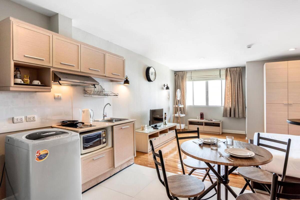 Nara Suite Residence Bangkok Bagian luar foto
