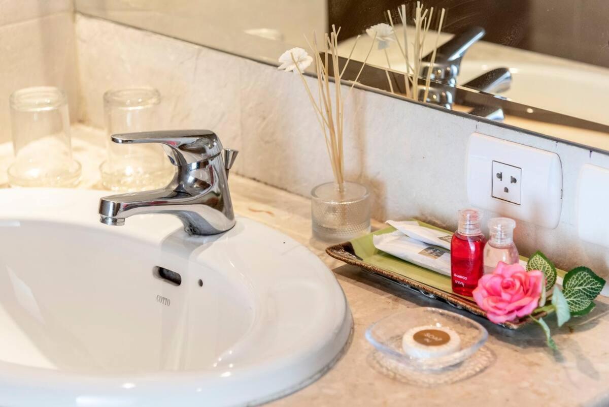 Nara Suite Residence Bangkok Bagian luar foto
