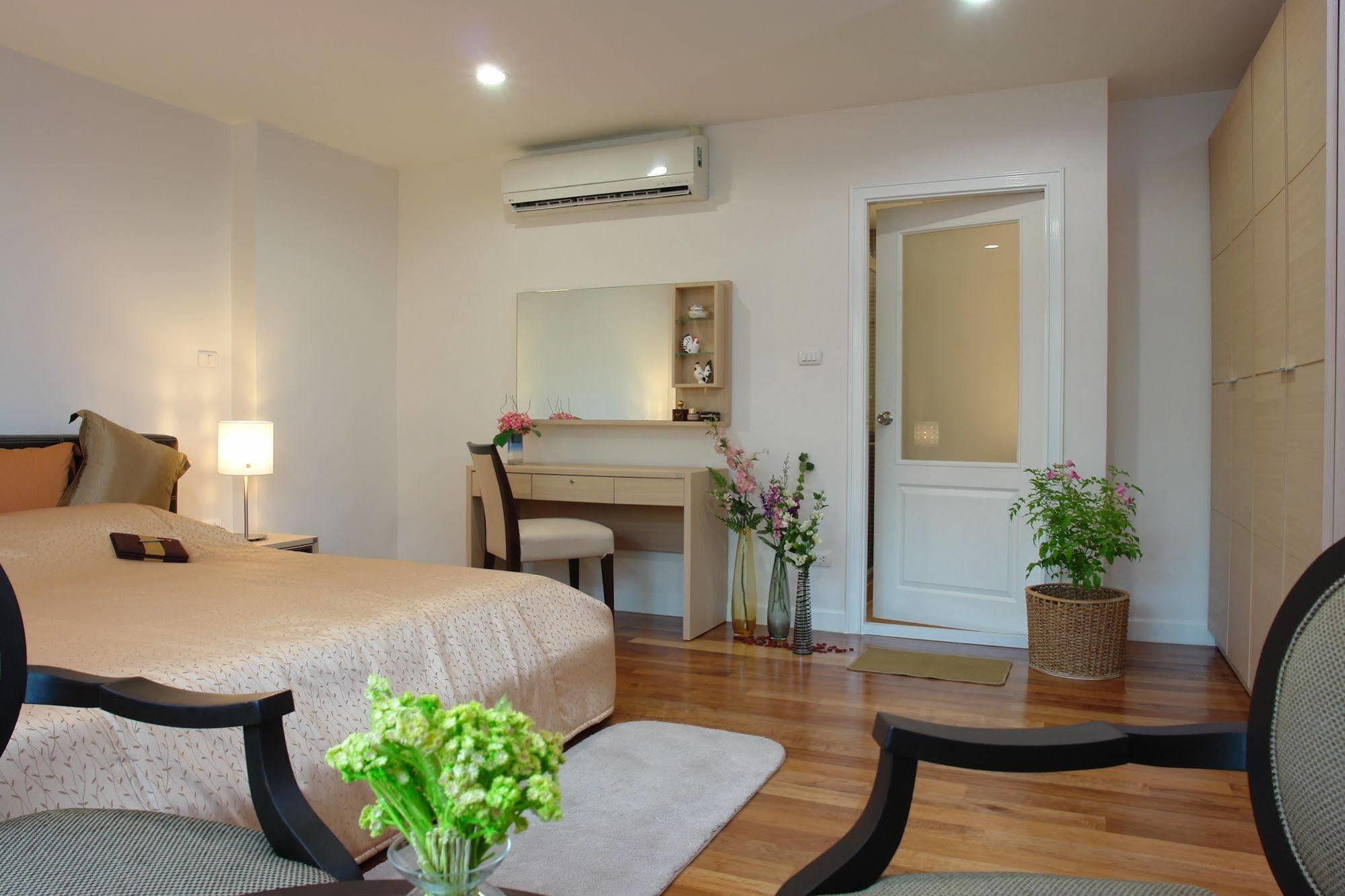 Nara Suite Residence Bangkok Bagian luar foto