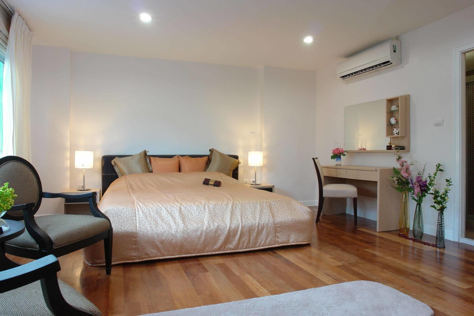 Nara Suite Residence Bangkok Bagian luar foto