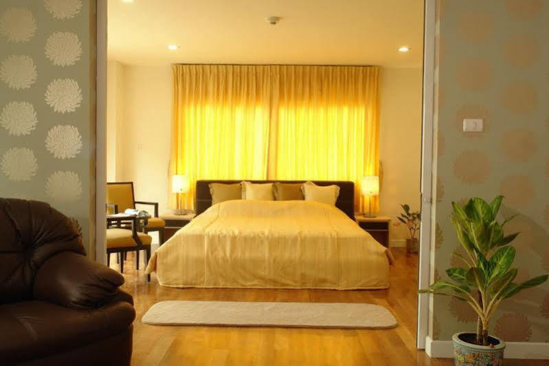 Nara Suite Residence Bangkok Bagian luar foto
